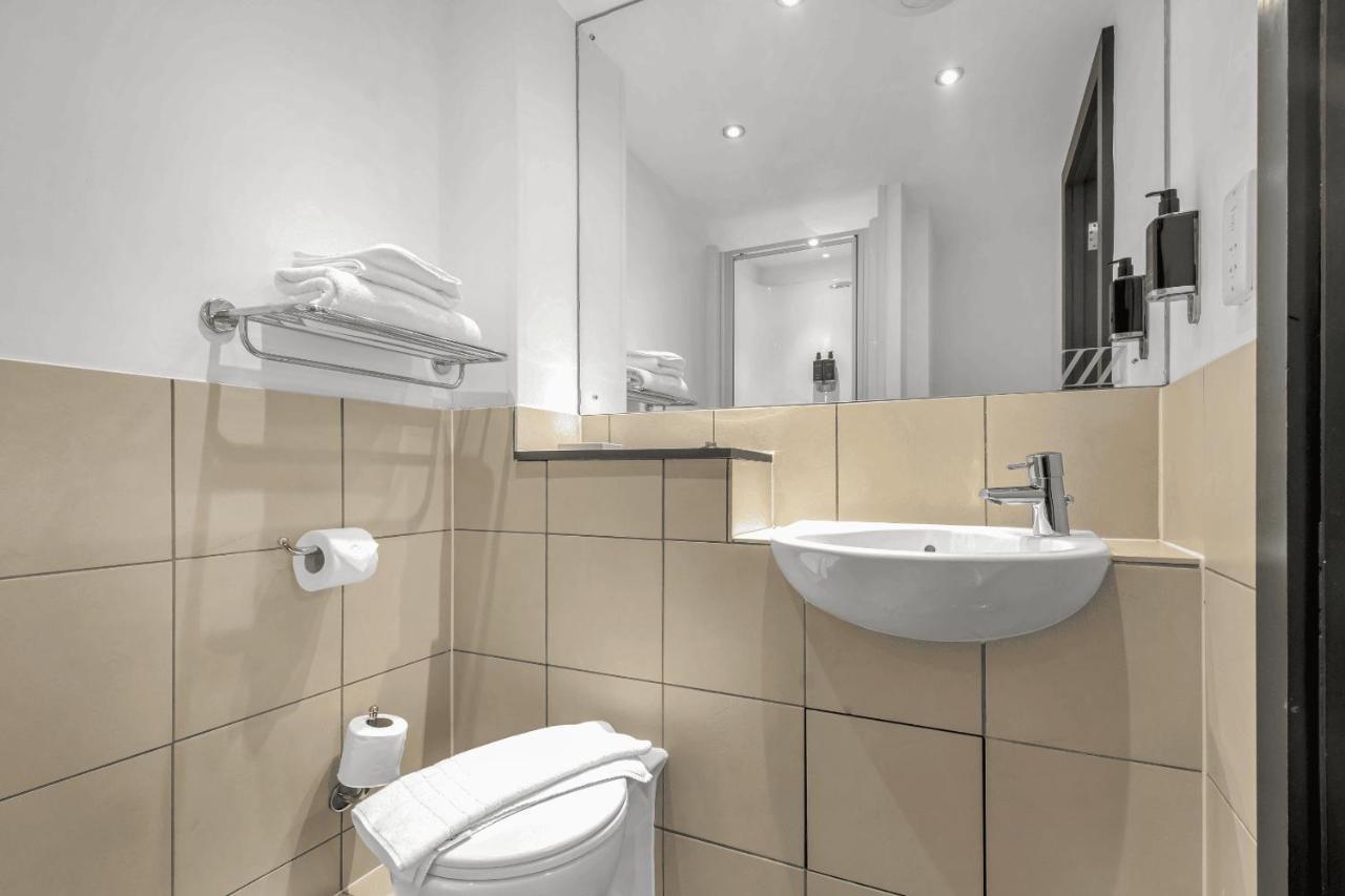 Roomzzz Leeds City West Eksteriør billede