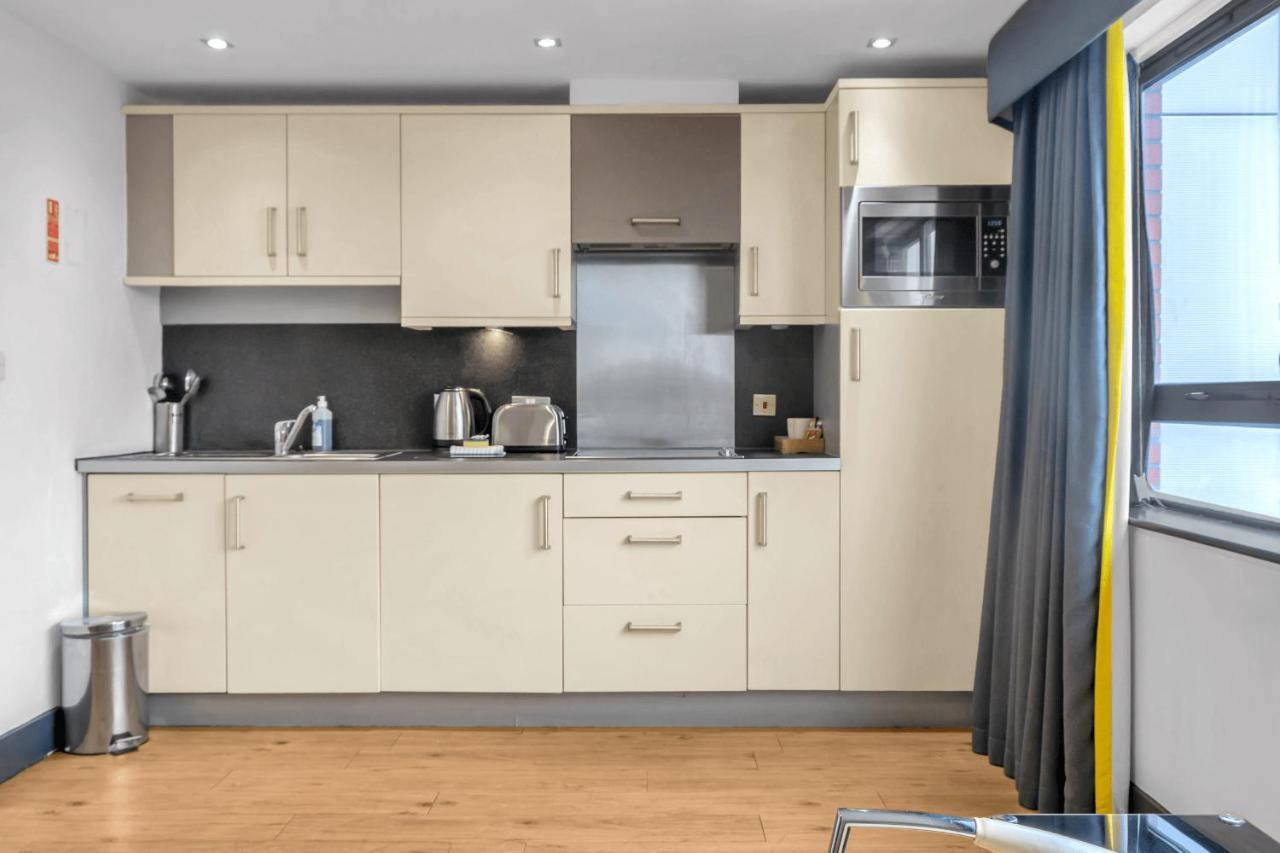 Roomzzz Leeds City West Eksteriør billede