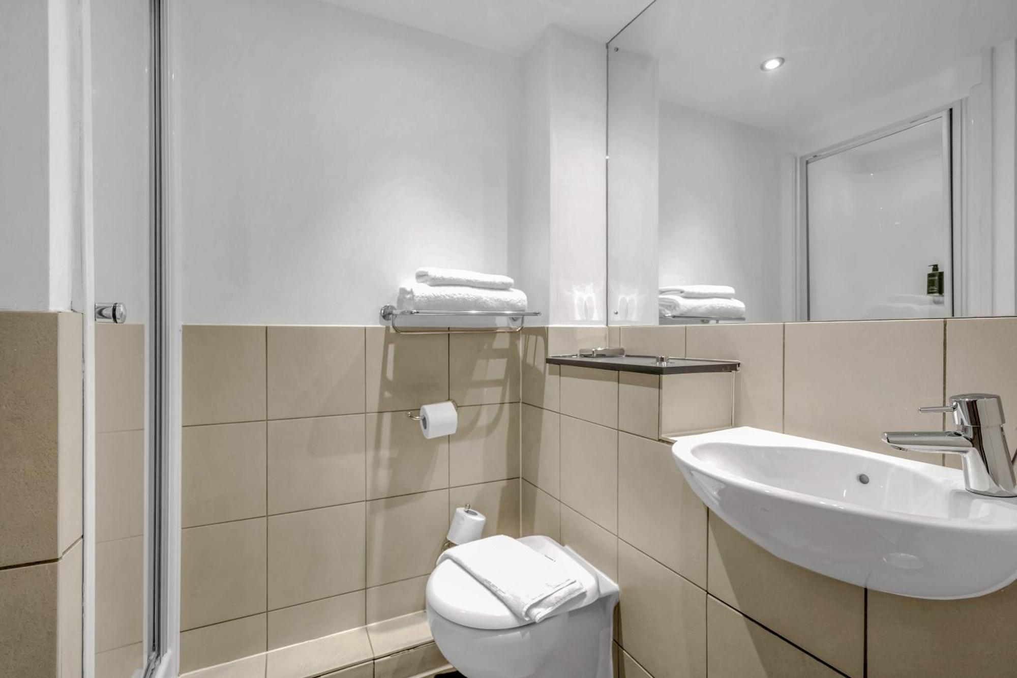 Roomzzz Leeds City West Eksteriør billede