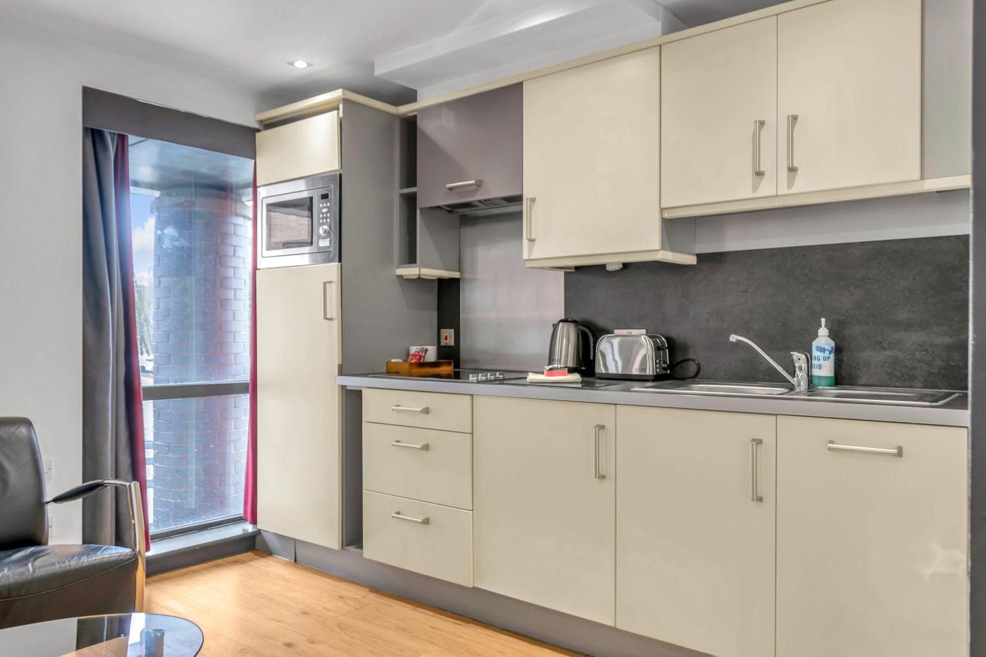 Roomzzz Leeds City West Eksteriør billede
